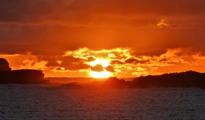 Preview wallpaper sunset, sea, rocks, sun, dusk