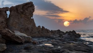 Preview wallpaper sunset, sea, rocks, sun, summer, landscape