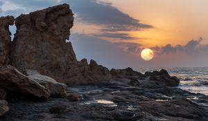 Preview wallpaper sunset, sea, rocks, sun, summer, landscape