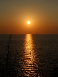 Preview wallpaper sunset, sea, skyline, sun, ripples