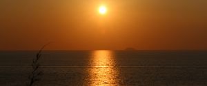 Preview wallpaper sunset, sea, skyline, sun, ripples