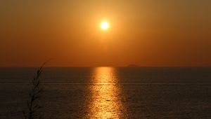 Preview wallpaper sunset, sea, skyline, sun, ripples