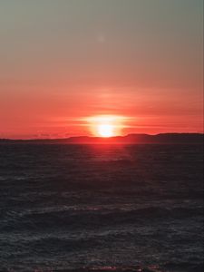 Preview wallpaper sunset, sea, sun, waves, shore, red