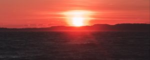 Preview wallpaper sunset, sea, sun, waves, shore, red