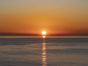 Preview wallpaper sunset, sea, sun, reflection, dusk