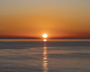 Preview wallpaper sunset, sea, sun, reflection, dusk