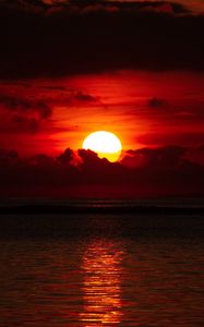 Preview wallpaper sunset, sea, sun, clouds, dusk