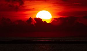 Preview wallpaper sunset, sea, sun, clouds, dusk