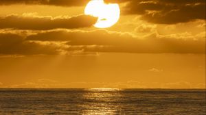 Preview wallpaper sunset, sea, sun, clouds, waves
