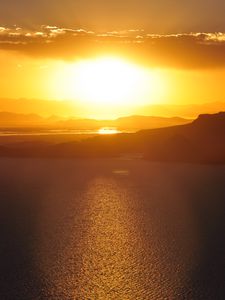 Preview wallpaper sunset, sea, sunlight, skyline, sky
