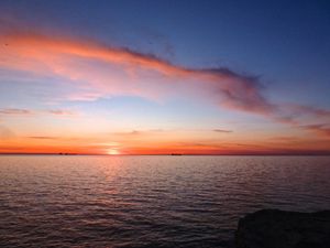 Preview wallpaper sunset, sea, water, horizon, dusk