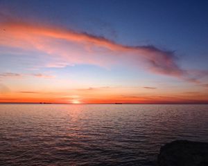 Preview wallpaper sunset, sea, water, horizon, dusk