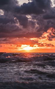 Preview wallpaper sunset, sea, waves, clouds, horizon