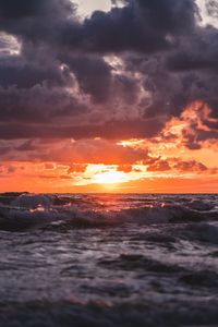 Preview wallpaper sunset, sea, waves, clouds, horizon