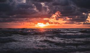 Preview wallpaper sunset, sea, waves, clouds, horizon