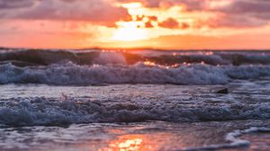 Preview wallpaper sunset, sea, waves, beach, sun, cloud