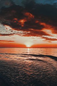 Preview wallpaper sunset, sea, waves, horizon, dusk