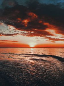 Preview wallpaper sunset, sea, waves, horizon, dusk