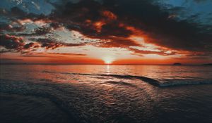 Preview wallpaper sunset, sea, waves, horizon, dusk