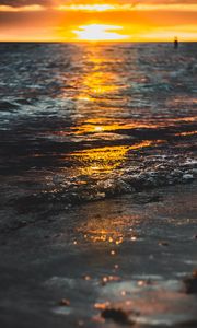 Preview wallpaper sunset, sea, waves, water, reflection