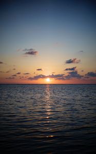 Preview wallpaper sunset, sea, waves, sun, clouds