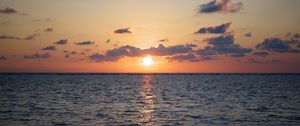 Preview wallpaper sunset, sea, waves, sun, clouds