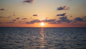Preview wallpaper sunset, sea, waves, sun, clouds