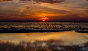 Preview wallpaper sunset, sea, waves, dusk, horizon