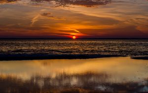 Preview wallpaper sunset, sea, waves, dusk, horizon