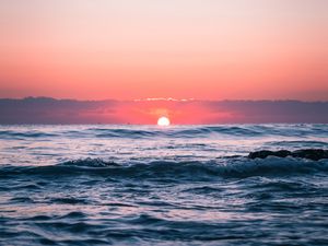 Preview wallpaper sunset, sea, waves, sun, horizon