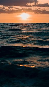 Preview wallpaper sunset, sea, waves, horizon, water