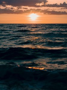 Preview wallpaper sunset, sea, waves, horizon, water