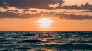 Preview wallpaper sunset, sea, waves, horizon, water