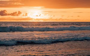 Preview wallpaper sunset, sea, waves, beach