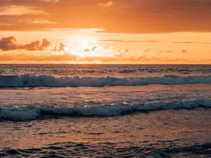 Preview wallpaper sunset, sea, waves, beach