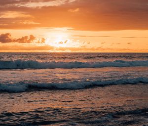 Preview wallpaper sunset, sea, waves, beach