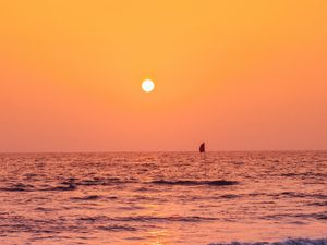 Preview wallpaper sunset, sea, waves, sun, flag