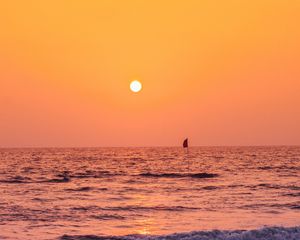 Preview wallpaper sunset, sea, waves, sun, flag