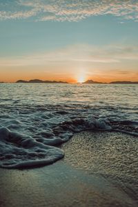 Preview wallpaper sunset, sea, waves, beach, water