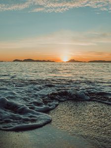 Preview wallpaper sunset, sea, waves, beach, water