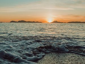 Preview wallpaper sunset, sea, waves, beach, water