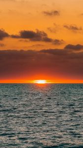 Preview wallpaper sunset, sea, waves, sun, clouds, horizon