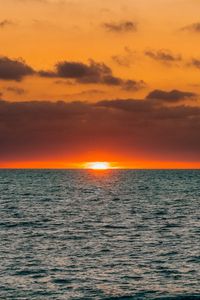 Preview wallpaper sunset, sea, waves, sun, clouds, horizon