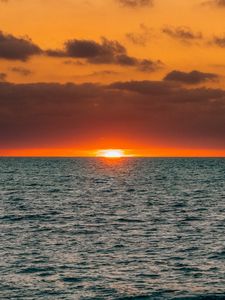 Preview wallpaper sunset, sea, waves, sun, clouds, horizon