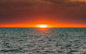 Preview wallpaper sunset, sea, waves, sun, clouds, horizon
