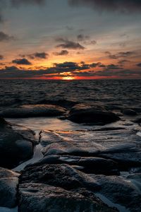 Preview wallpaper sunset, sea, waves, shore, dusk