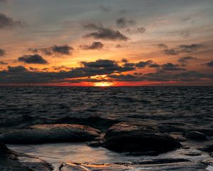 Preview wallpaper sunset, sea, waves, shore, dusk