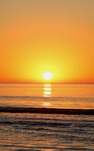 Preview wallpaper sunset, sea, waves, sun, reflection