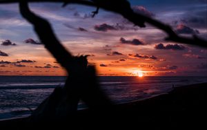 Preview wallpaper sunset, shore, clouds, sea