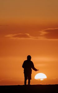 Preview wallpaper sunset, silhouette, sun, dark, evening